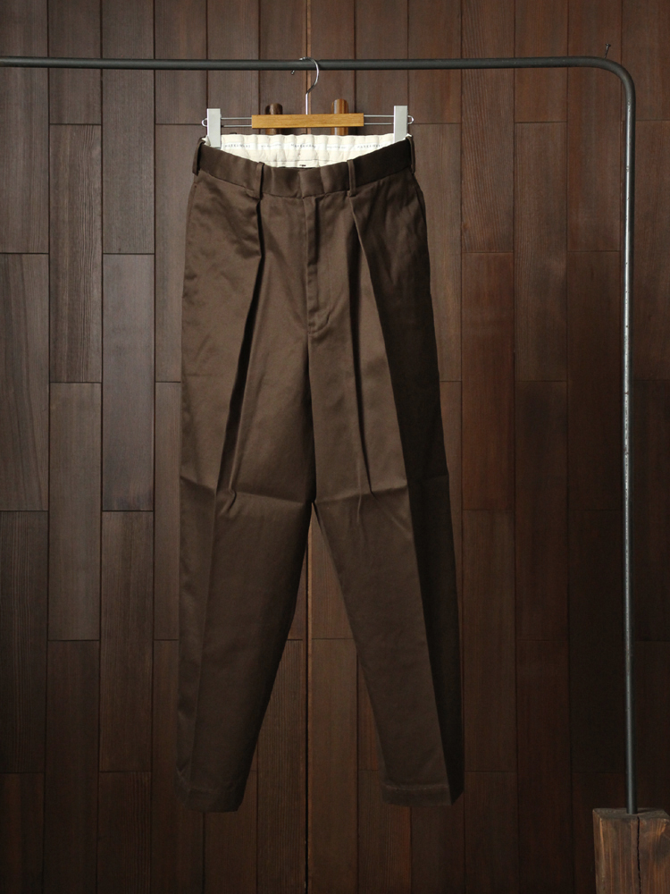 MARKAWARE｜CLASSIC FIT TROUSERS #BROWN – Diffusion
